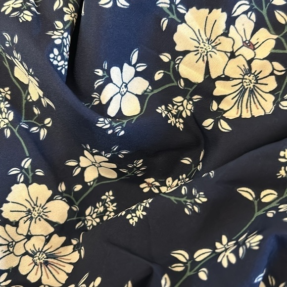 Blue White Floral Blouse - Picture 3 of 3